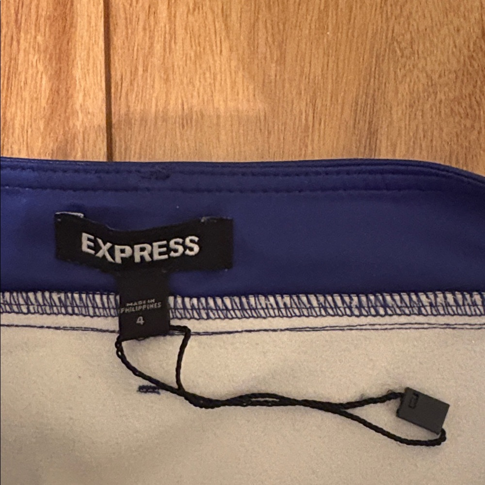 Express faux-leather skirt w/zipper details. Sz 4 & is machine-washable. Lined! - Picture 4 of 7